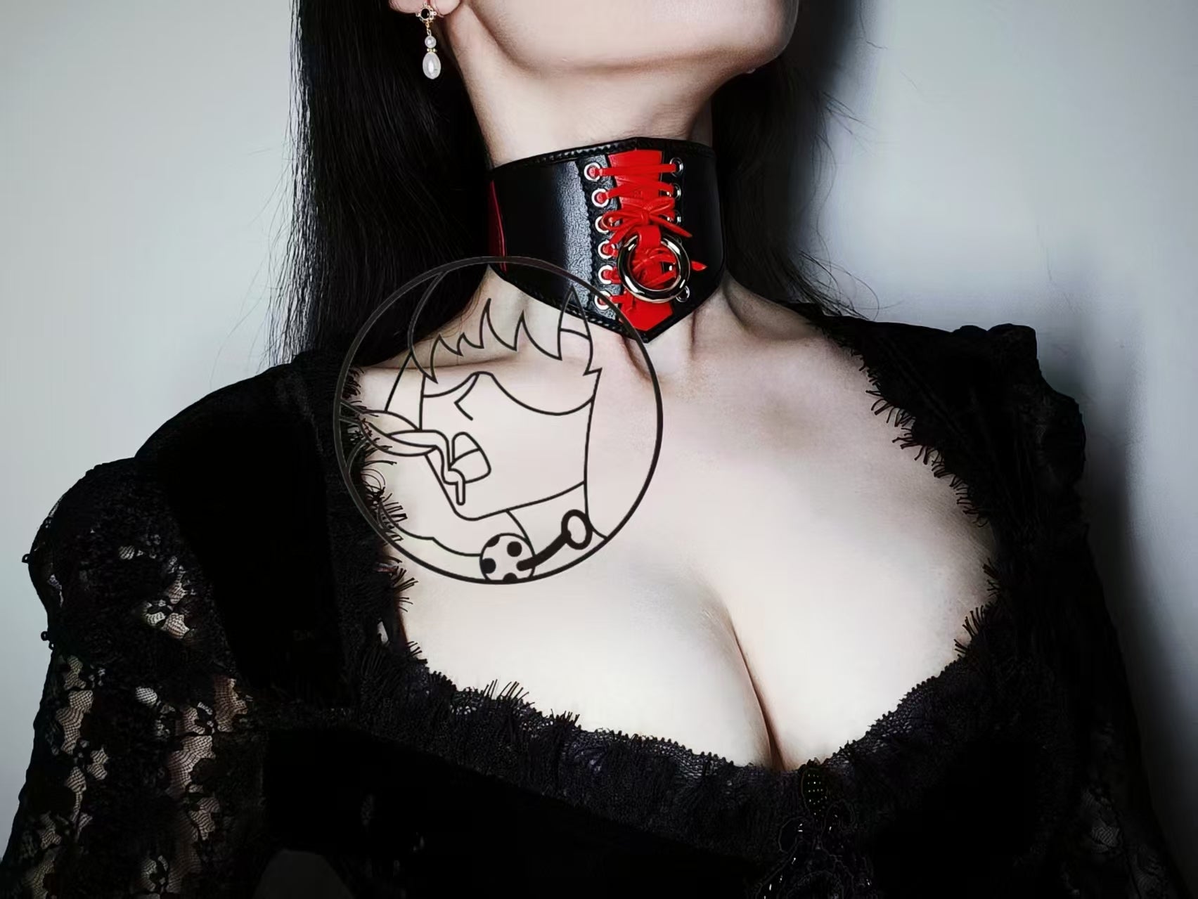 Wide Corset-Style Collar