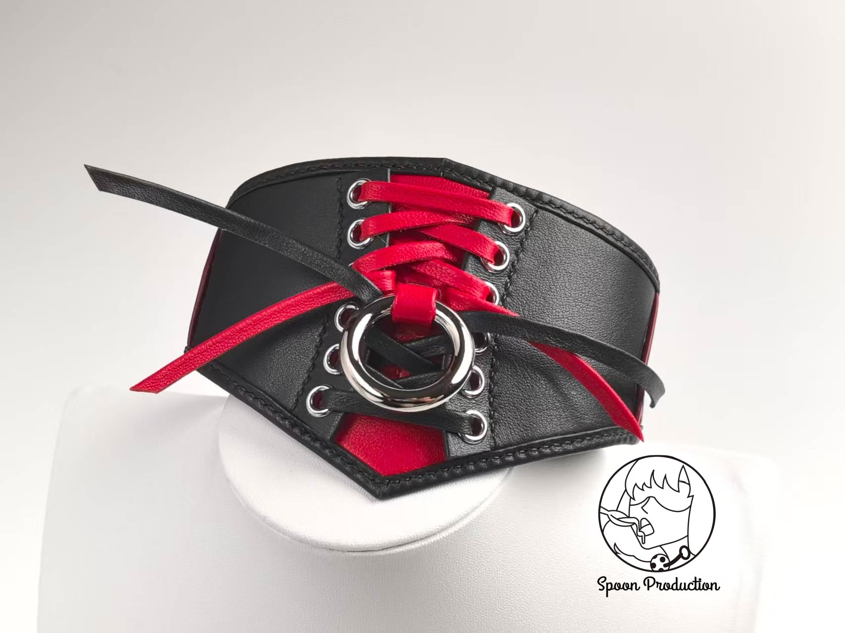 Wide Corset-Style Collar