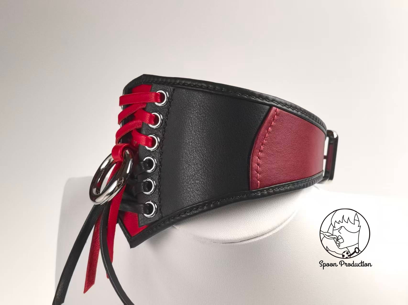 Wide Corset-Style Collar